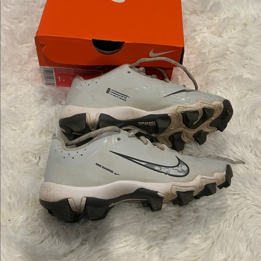 Nike Softball Kids Cleats - Picture 3 of 11